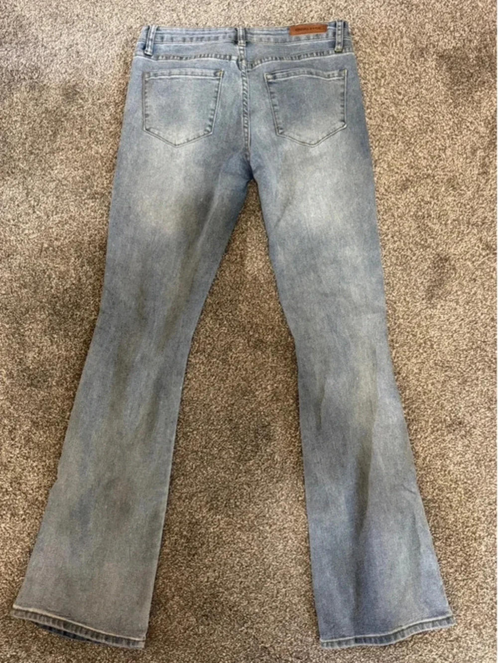 Women’s jeans Kendall & Kylie light wash flare size 5/6